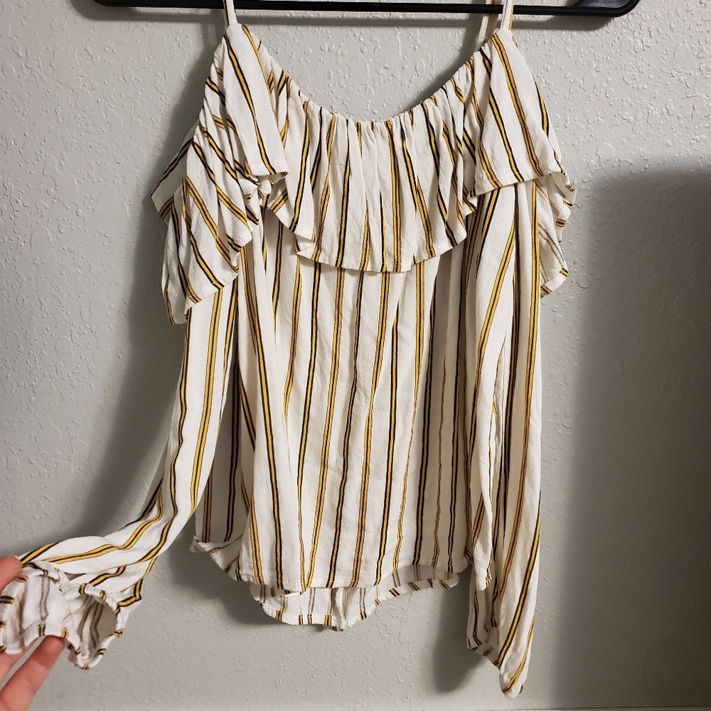 Cold Shoulder Button Top - Picture 5 of 5